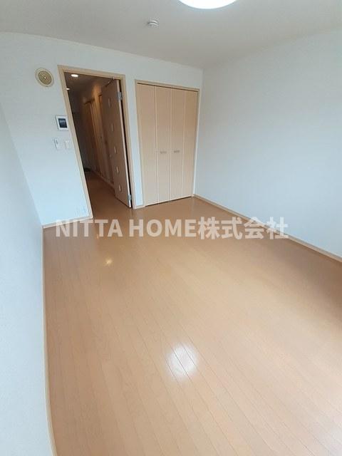 居室・リビング　綺麗なフローリングの洋室です！