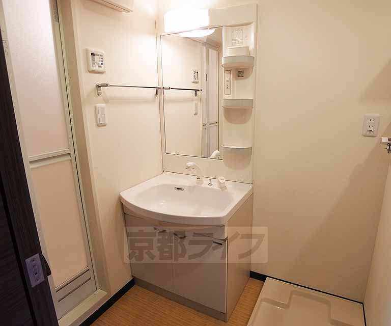 洗面設備　便利なシャンプードレッサー。