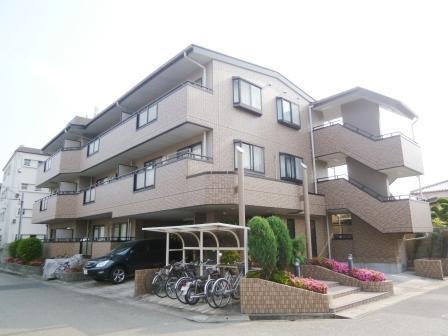 建物外観　敷地内に駐車場あります！