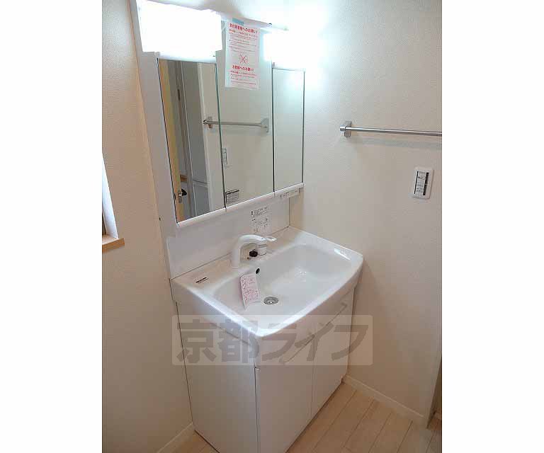 洗面設備　独立洗面台です。