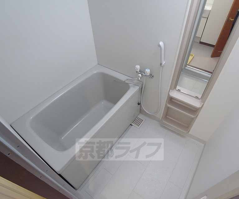 バス・シャワールーム　足を伸ばしてくつろげます