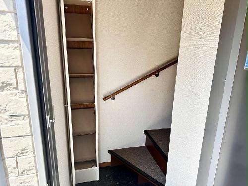 玄関　備品や設備仕様は号室等により異なります現地をご確認下さい。