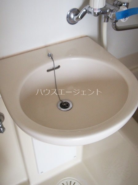 洗面設備　浴室には洗面台もありますよ