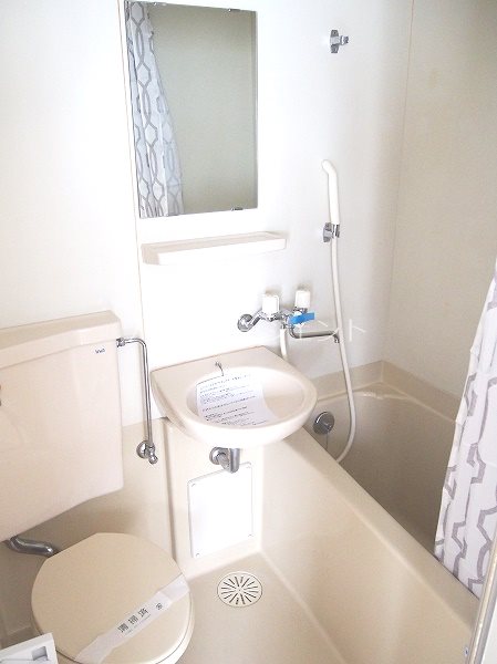 バス・シャワールーム　きれいなユニットバスですね