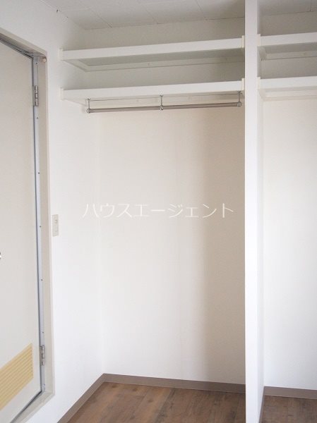 収納　おしゃれなオープンクローゼットです