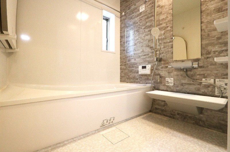 バス・シャワールーム　ゆったりとくつろげるバスルームです