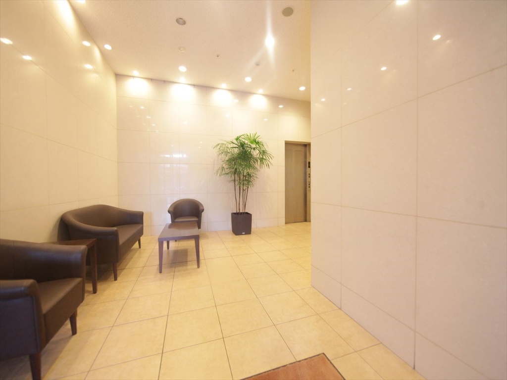 エントランス　エントランス　防犯カメラ　オートロック　宅配ＢＯＸ付