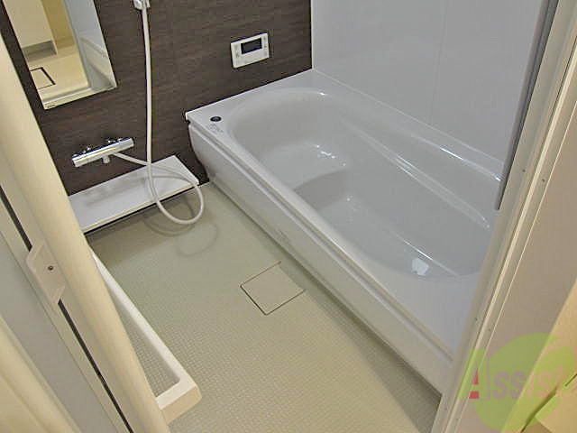 バス・シャワールーム　浴槽も広いのでついつい眠ってしまいそうですよね～♪