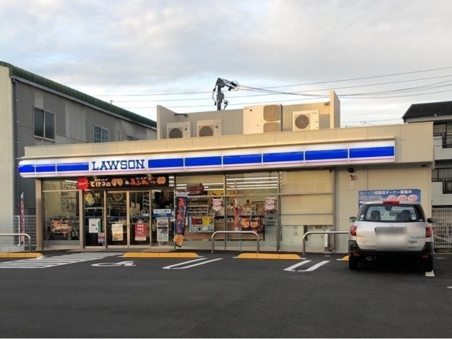 コンビニ　ローソン中川八熊三丁目店（コンビニ）まで80m