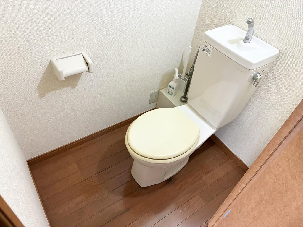 トイレ　温水洗浄暖房便座完備