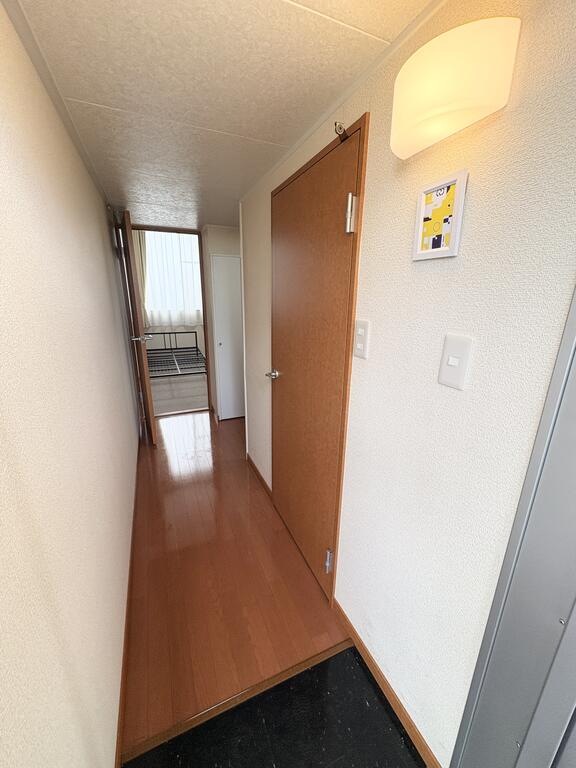 玄関　玄関から室内の眺め