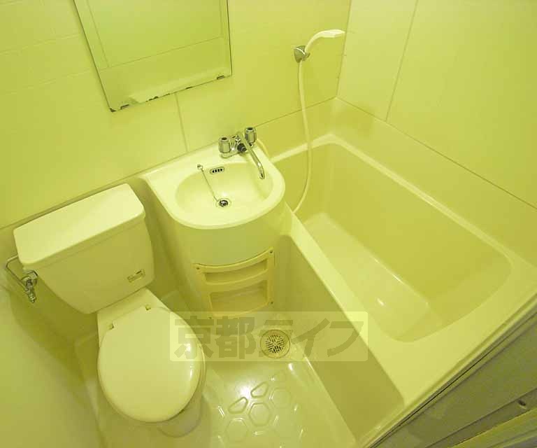 洗面設備　綺麗なユニットバスです。