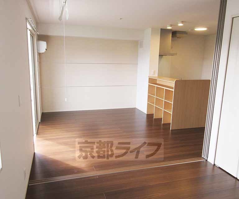 居室・リビング　シックな色合い