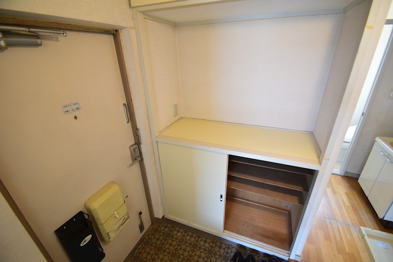 玄関　201号室参照