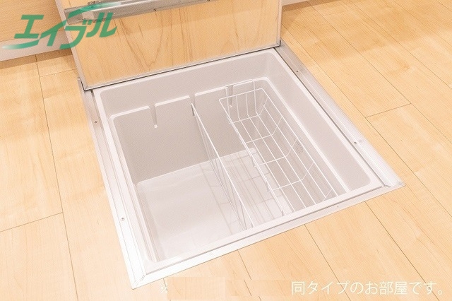 収納　同型参考写真