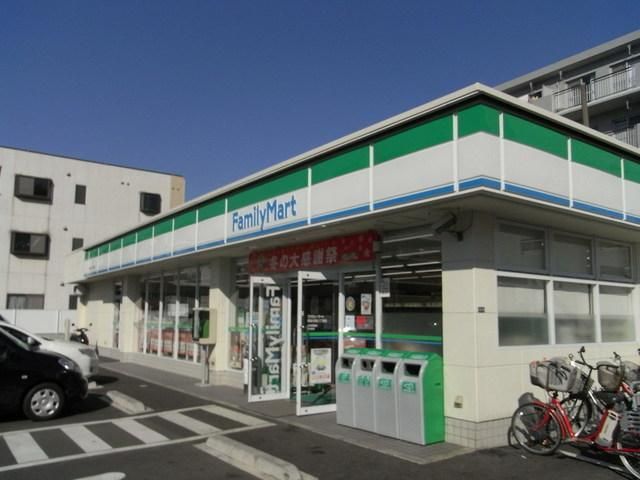 コンビニ　ファミリーマート（コンビニ）まで400m