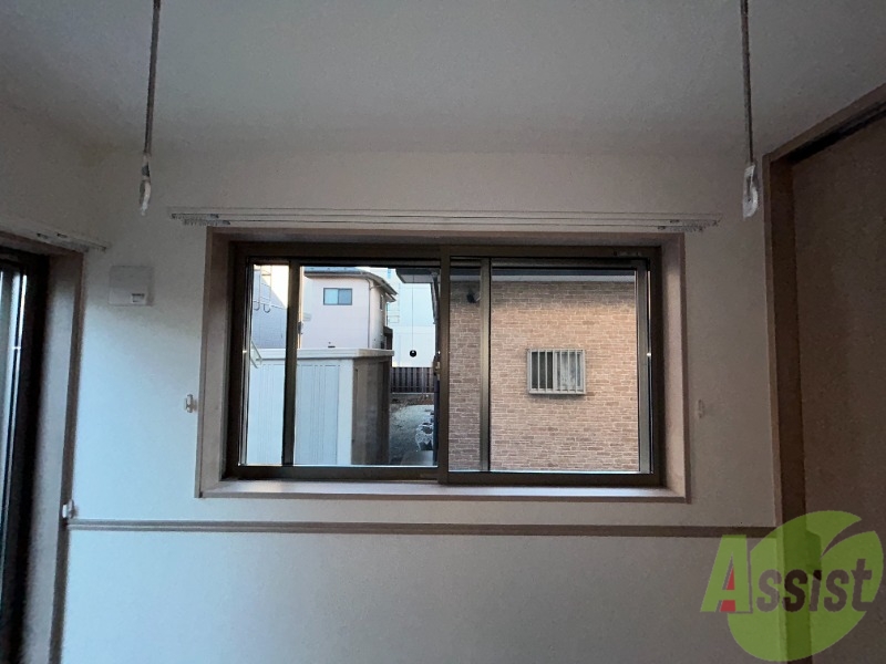 バルコニー　ベランダはございませんが、室内物干しが付いております。