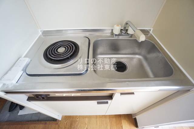 キッチン　１口電気コンロ設置済！お引越し後すぐにお料理できます☆