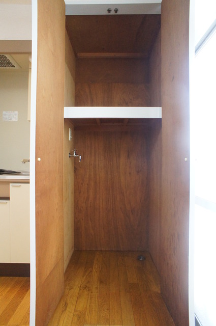 その他　室内洗濯機置場付！目隠しできる扉があるのはうれしいですね♪