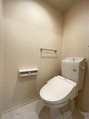 トイレ　トイレは温水洗浄便座付き♪人気のバストイレ別です♪トイレが独