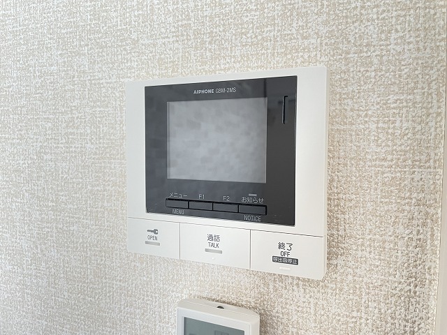 セキュリティ　防犯対策に有効なカメラ付きインターホン！突然の来客にもバッチ