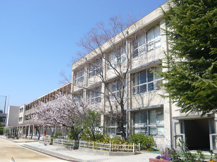 小学校　鳴尾北小学校（小学校）まで370m