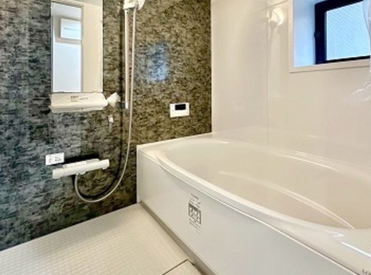 バス・シャワールーム　ユニットバス新品　　追焚付給湯式バスルーム