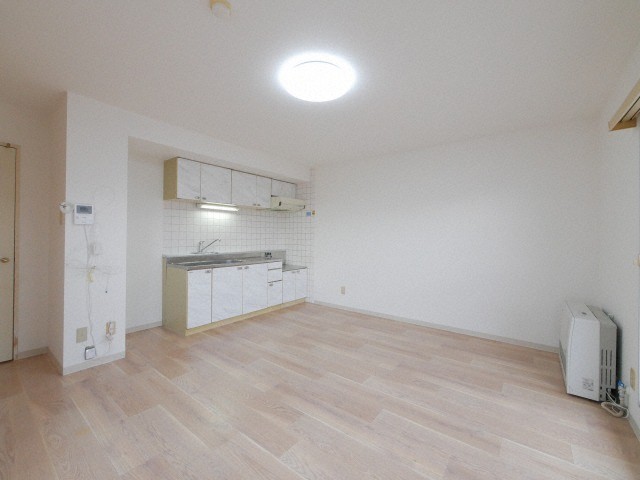 居室・リビング　キレイな内装のお部屋です。