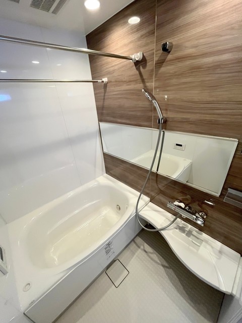 バス・シャワールーム　★追い焚き・浴室乾燥機付き★