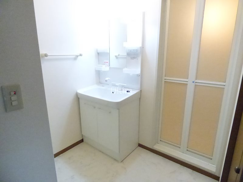 洗面設備　違うお部屋の写真です。ご参考までに