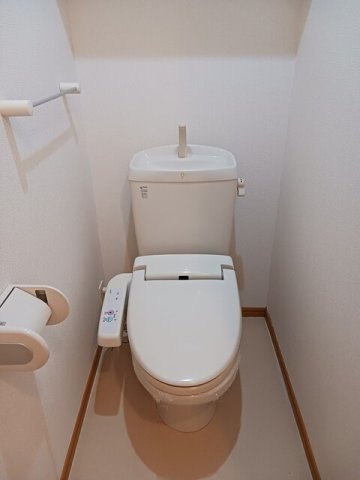 トイレ　清潔感のあるトイレです