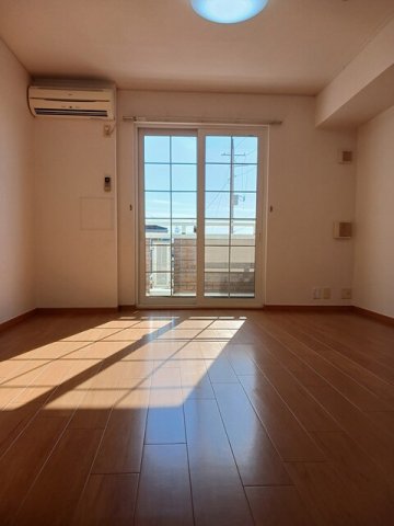 居室・リビング　ゆったり過ごせる居間です