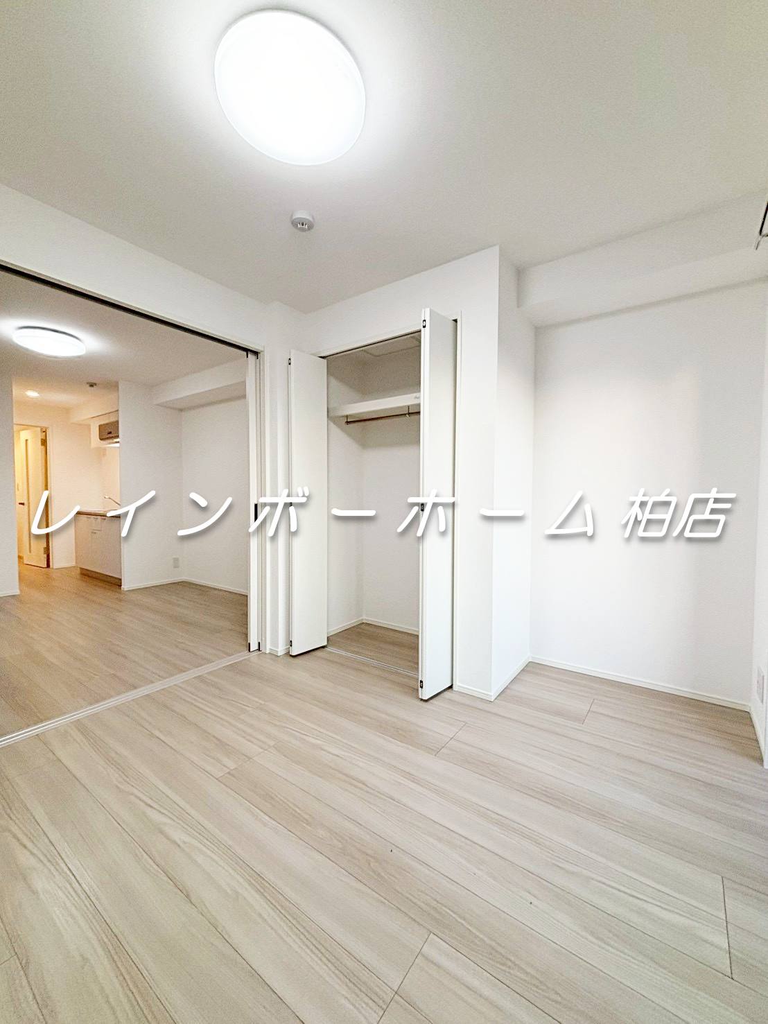 その他部屋・スペース　落ち着いた色調の寝室です