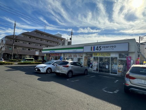 コンビニ　ファミリーマート 八王子横川町店（コンビニ）まで697m