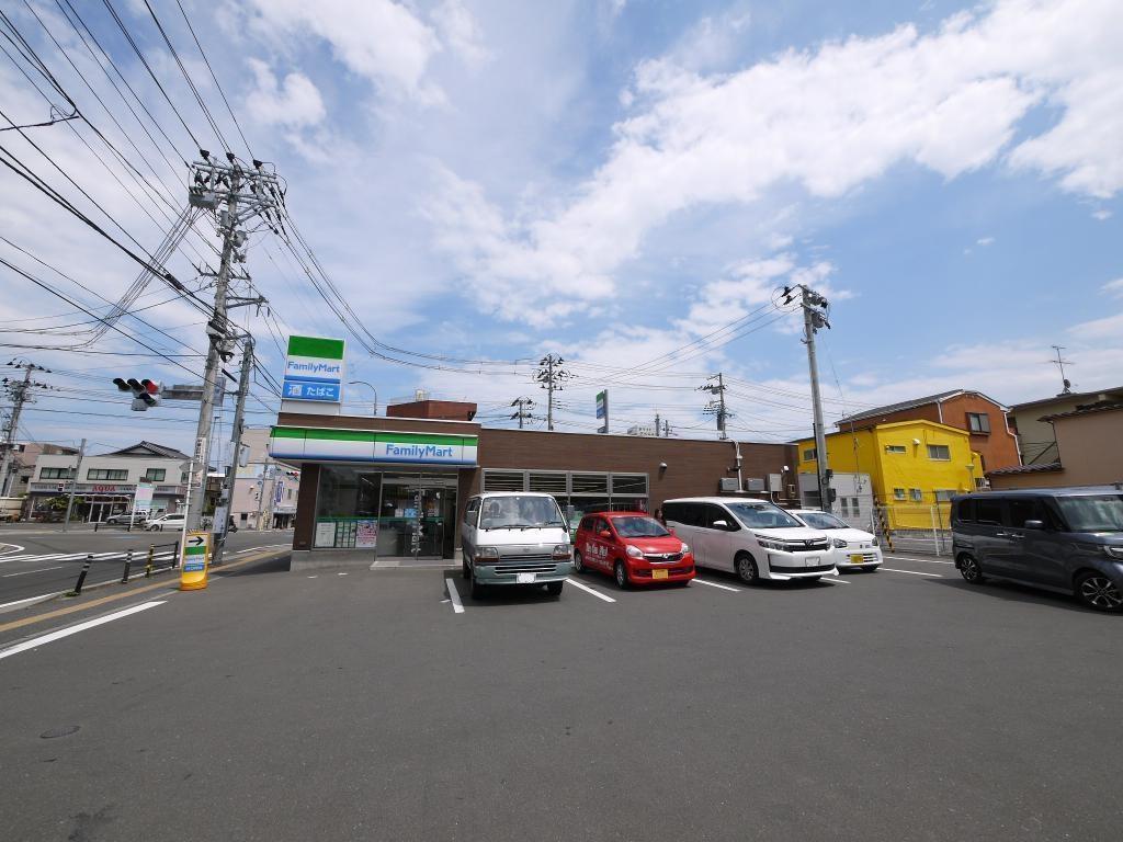 コンビニ　ファミリーマート宮町四丁目店（コンビニ）まで225m