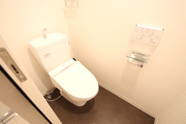 トイレ　※別室の参考写真の為、現況優先です。