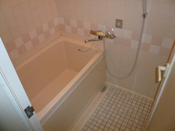 バス・シャワールーム　※リフォーム前の写真です。
