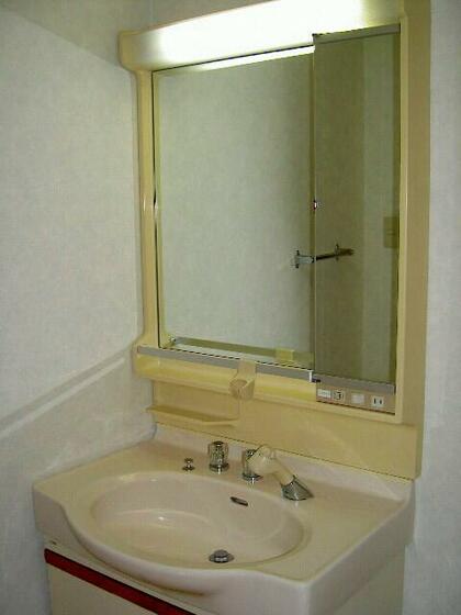 洗面設備　※リフォーム前の写真です。