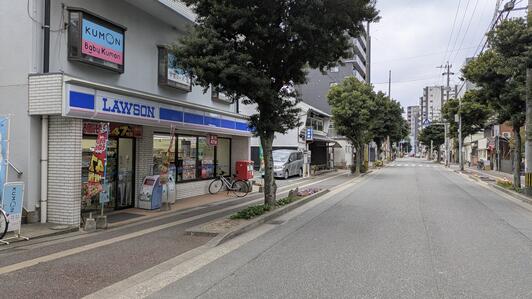 コンビニ　ローソン 箱崎九大前店（コンビニ）まで633m