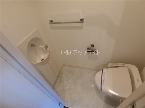 トイレ　温水洗浄便座