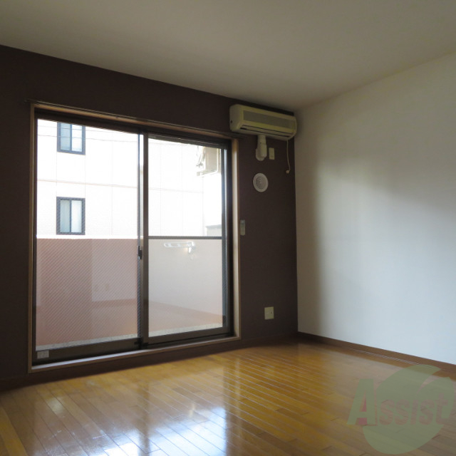 その他部屋・スペース　こちら洋室となっています。こちらに寝室はいかがでしょうか。