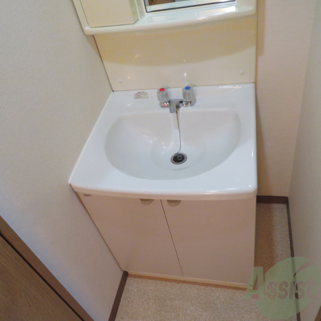洗面設備　シンプルな洗面です。問題なくお使いいただけます。