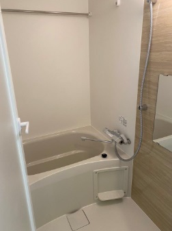 バス・シャワールーム　浴室乾燥機付きのバスルーム　お風呂