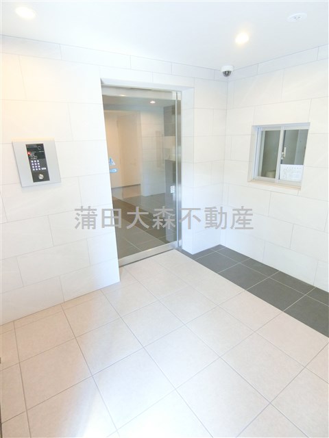 エントランス　エントランス　防犯カメラTVモニター付オートロック宅配BOX