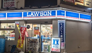 コンビニ　コンビニ（コンビニ）まで744m