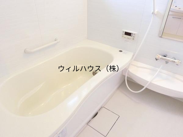 バス・シャワールーム　浴室乾燥機、追焚機能付の広々バスルーム！