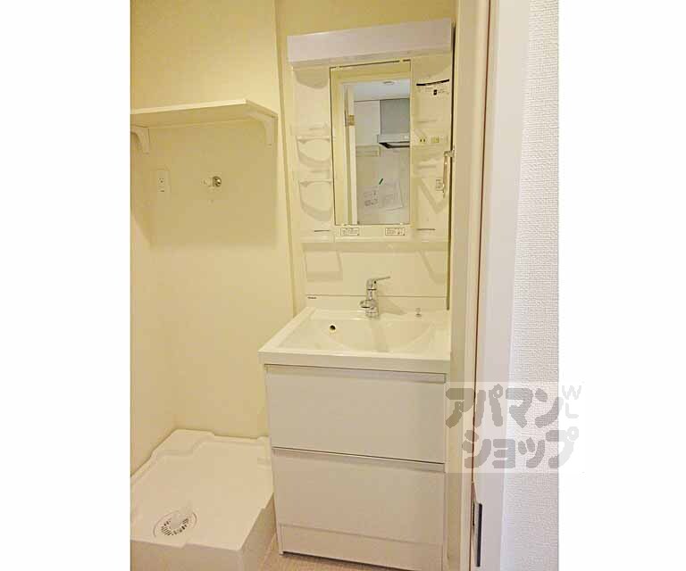 洗面設備　独立洗面台です