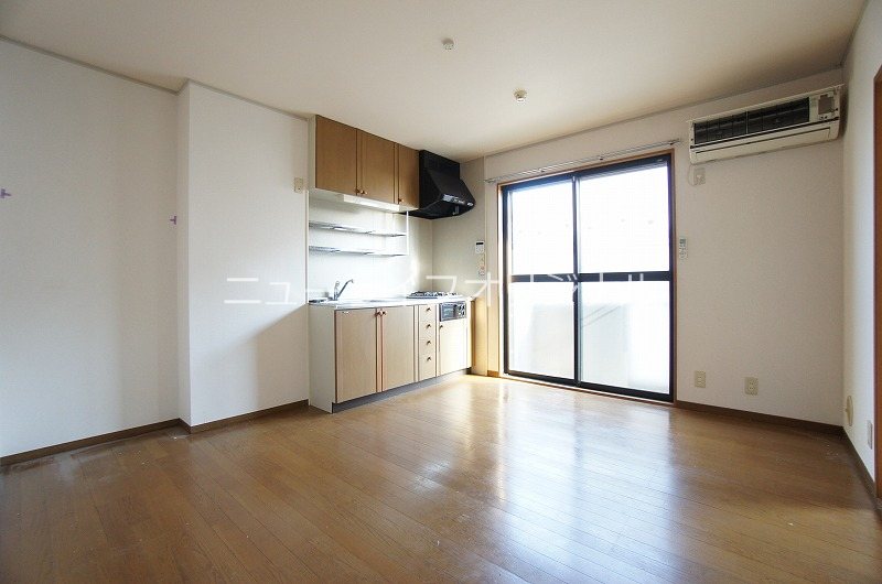 居室・リビング　自然光が心地よいDK7帖※現況優先