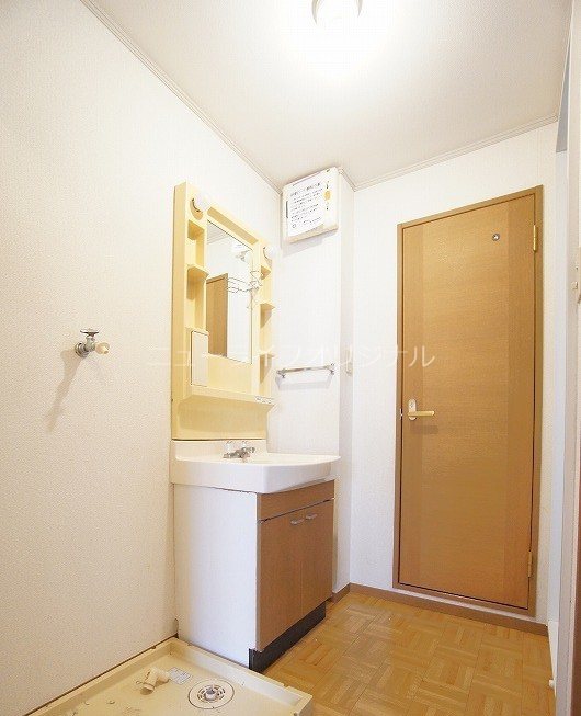 洗面設備　身支度に便利な独立洗面化粧台※現況優先