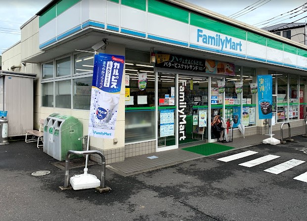 コンビニ　ファミリーマート 練馬石神井町店（コンビニ）まで769m